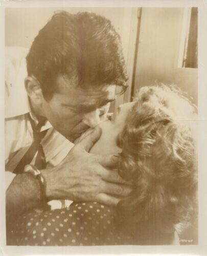 Couple kissing, man holding the woman’s face with both hands in a close embrace.