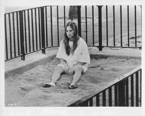 UP THE SANDBOX, 1973, movie stills B, Barbra Streisand, David Selby