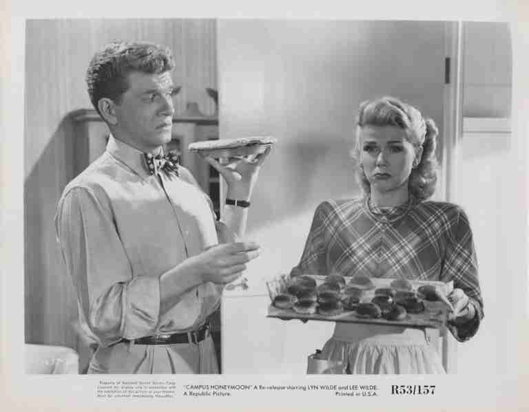 CAMPUS HONEYMOON,1948, movie still set, DEALERS LOT, Lyn and Lee Wilde