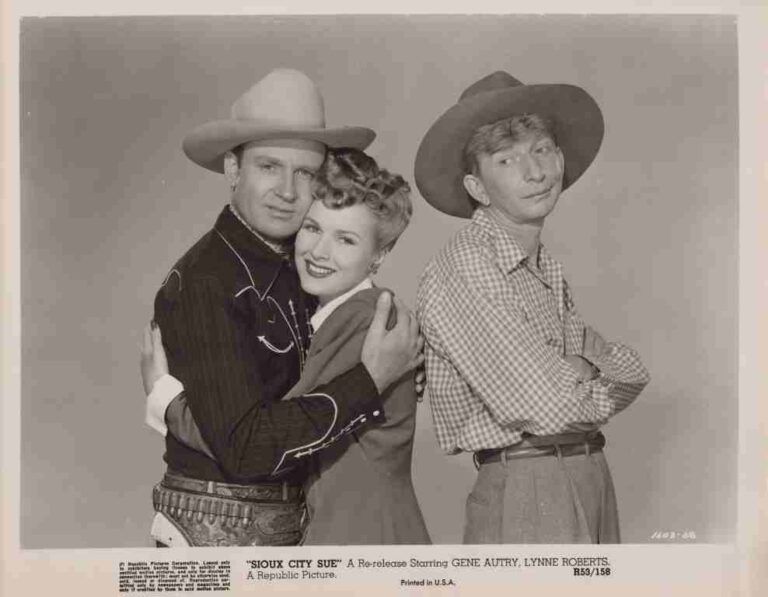 SIOUX CITY SUE, 1946, movie stills, DEALERS LOT, Gene Autry, Sterling Holloway