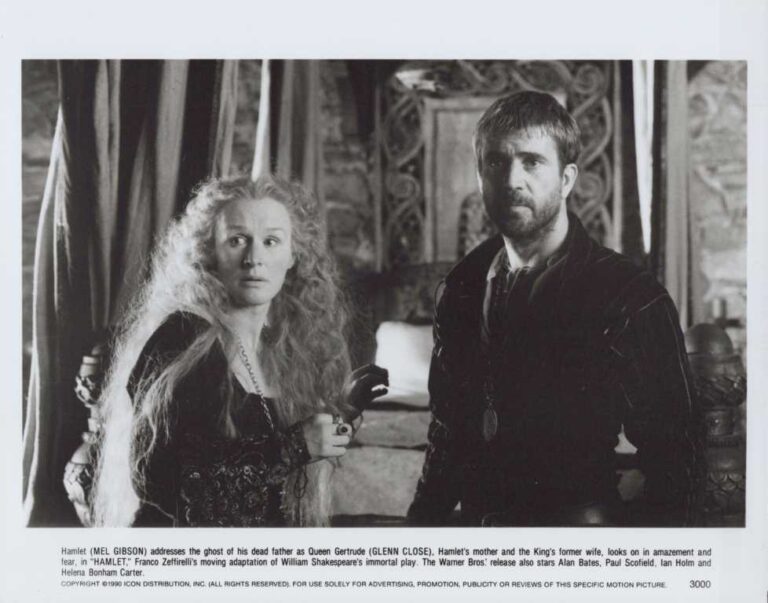 HAMLET, 1990, movie stills, DEALERS LOT, Mel Gibson, Glenn Close