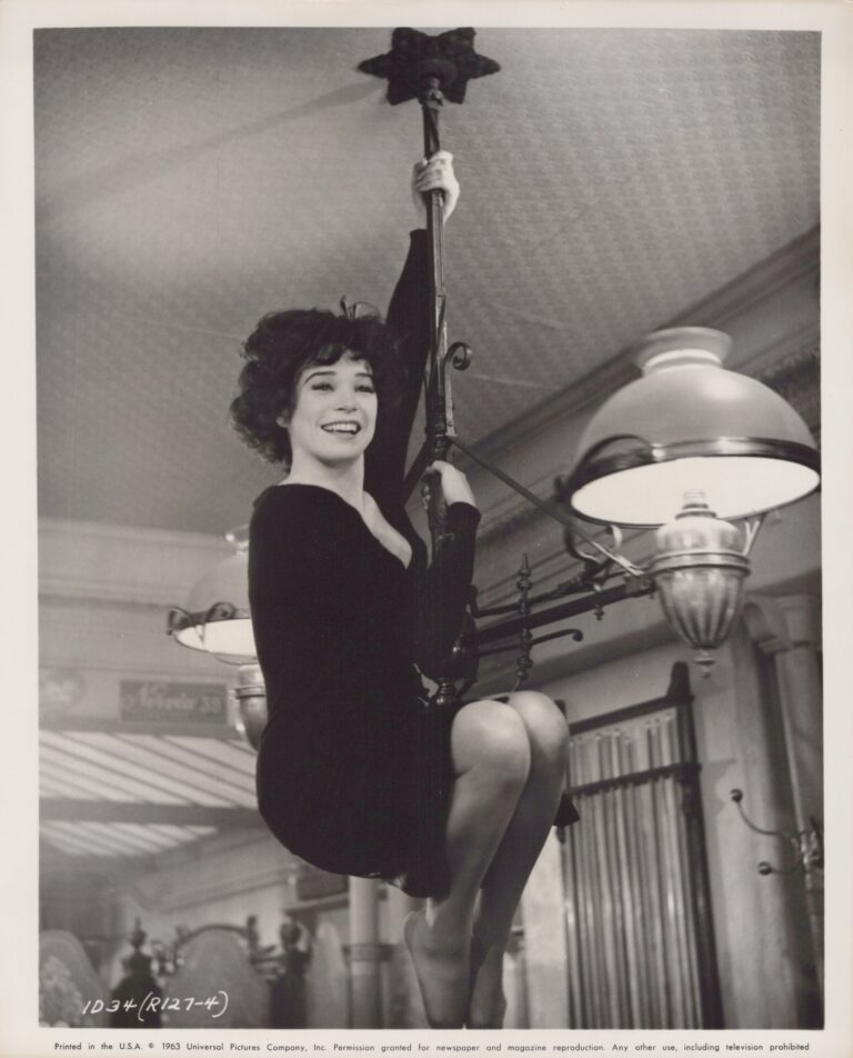 IRMA LA DOUCE, 1963, movie stills, DEALERS LOT, Shirley MacLaine